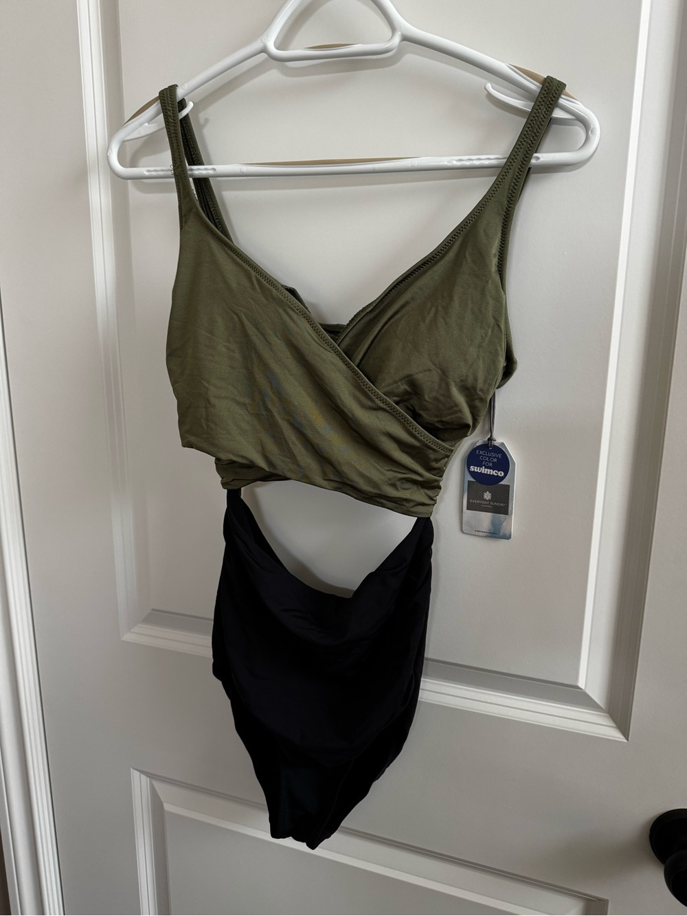 NWT Everyday Sunday swimsuit from Swimco. One-piece. Size 8. Green and black